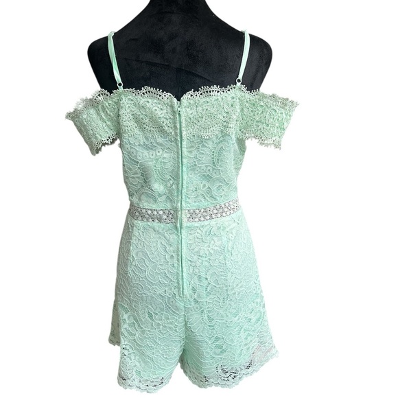 Francesca’s Mint Green Off Shoulder Lace Lined Shorts Romper Women’s Medium - Picture 3 of 9